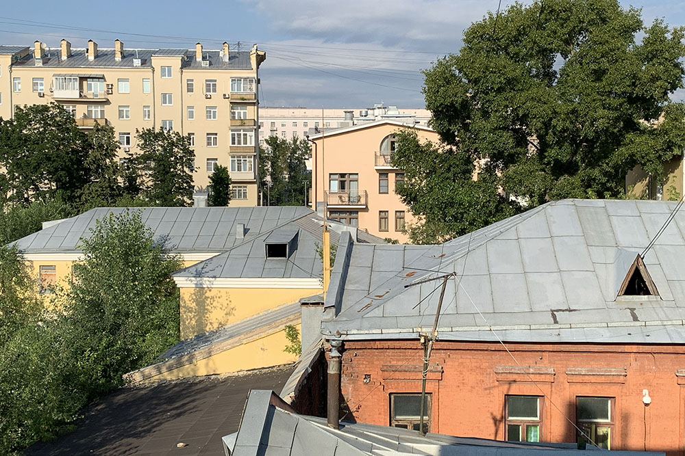 Из моего окна открывается красивый вид на московские дворы