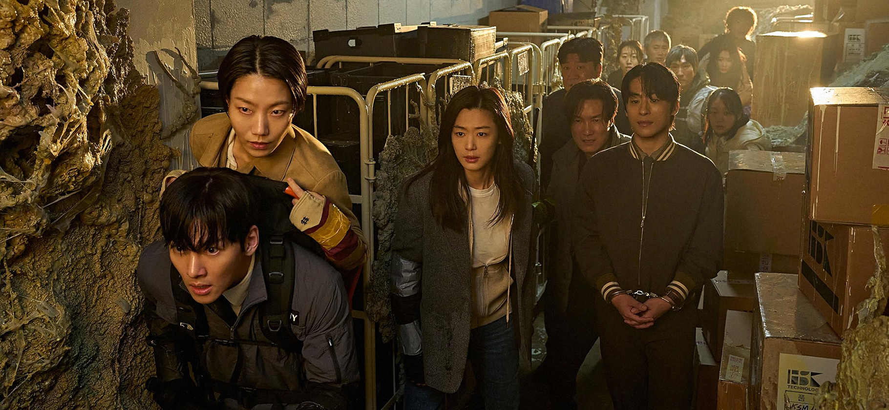 В июне в российский прокат выйдет «Коло­ния» — новый зомби-хоррор от режиссера «Поезда в Пусан»