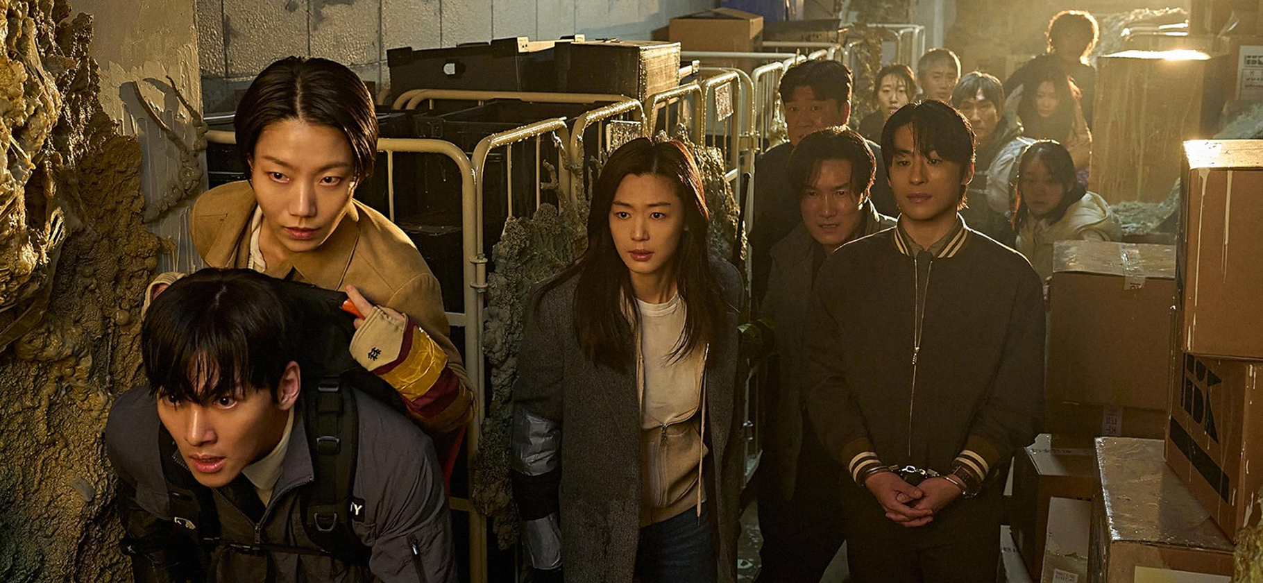 В июне в российский прокат выйдет «Коло­ния» — новый зомби-хоррор от режиссера «Поезда в Пусан»