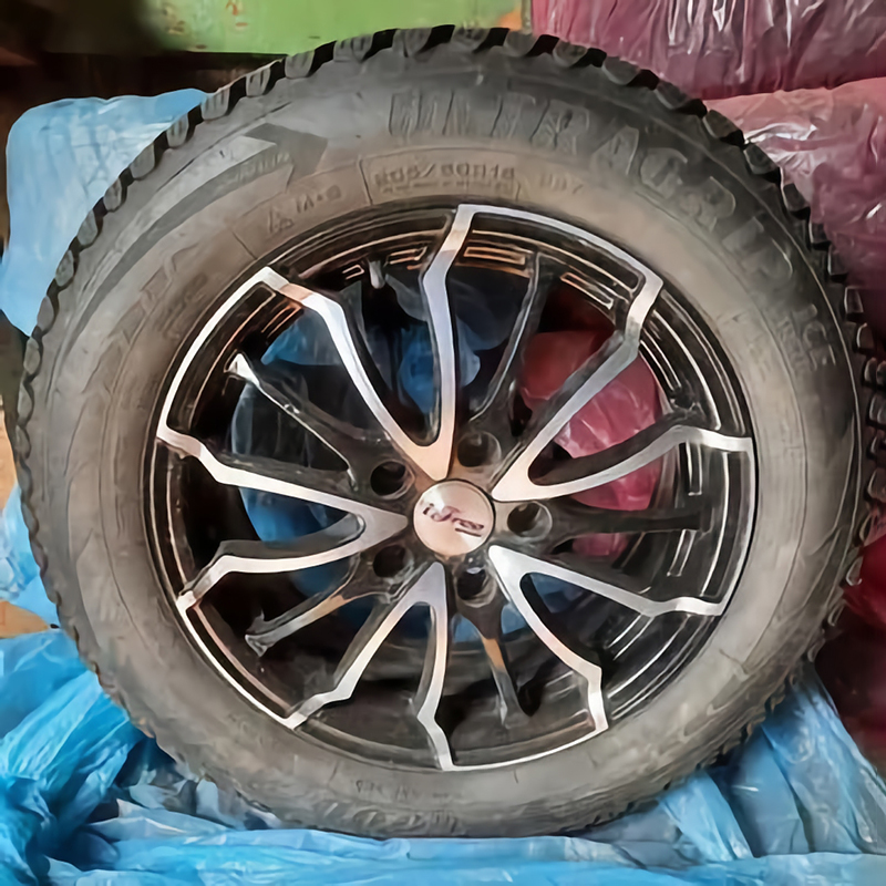 Шипованные шины Goodyear на литых дисках улетели на «Авито» за 40 000 ₽