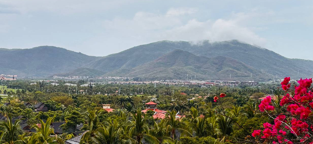 «Тур обошелся нам в 237 000 ₽»: сколько мы потратили в Хайнане в 2026 году