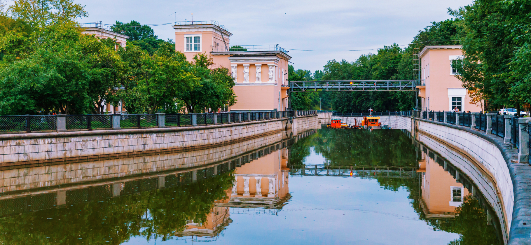 «Нет людей, и успокаивающе шумит водичка»: укромные места для прогулок в Москве
