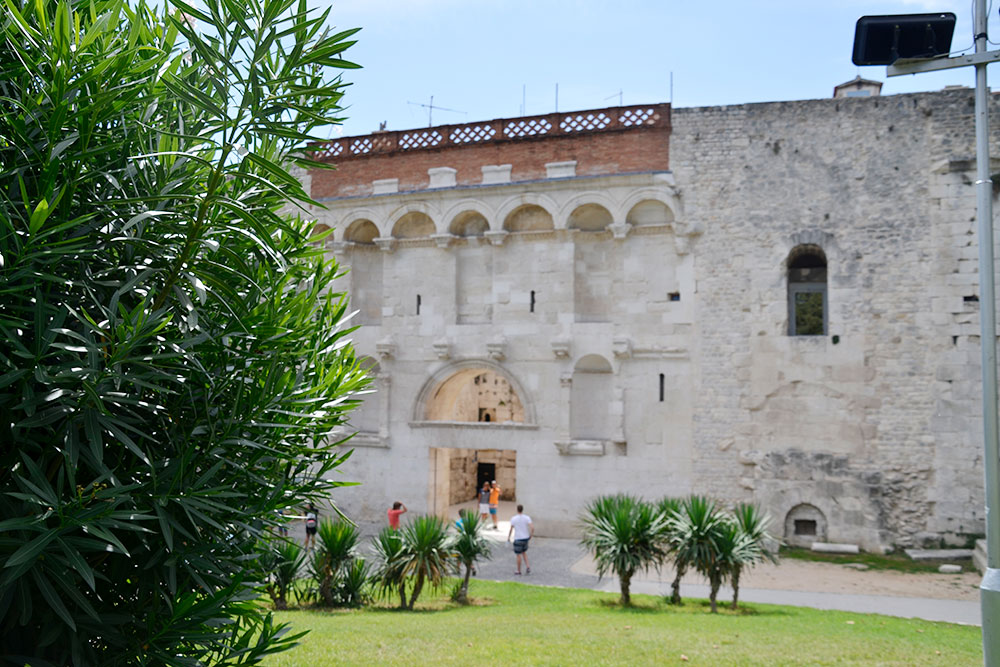 Стены дворца Диоклетиана