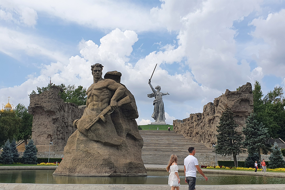 Мамаев курган — это целый комплекс памятников героям Сталинградской битвы, а не только скульптура «Родина-мать зовет!»