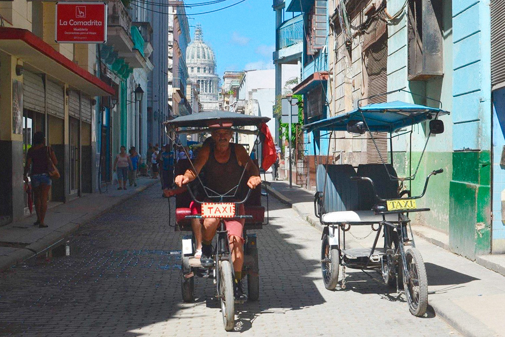 Такси в центральной исторической части Гаваны