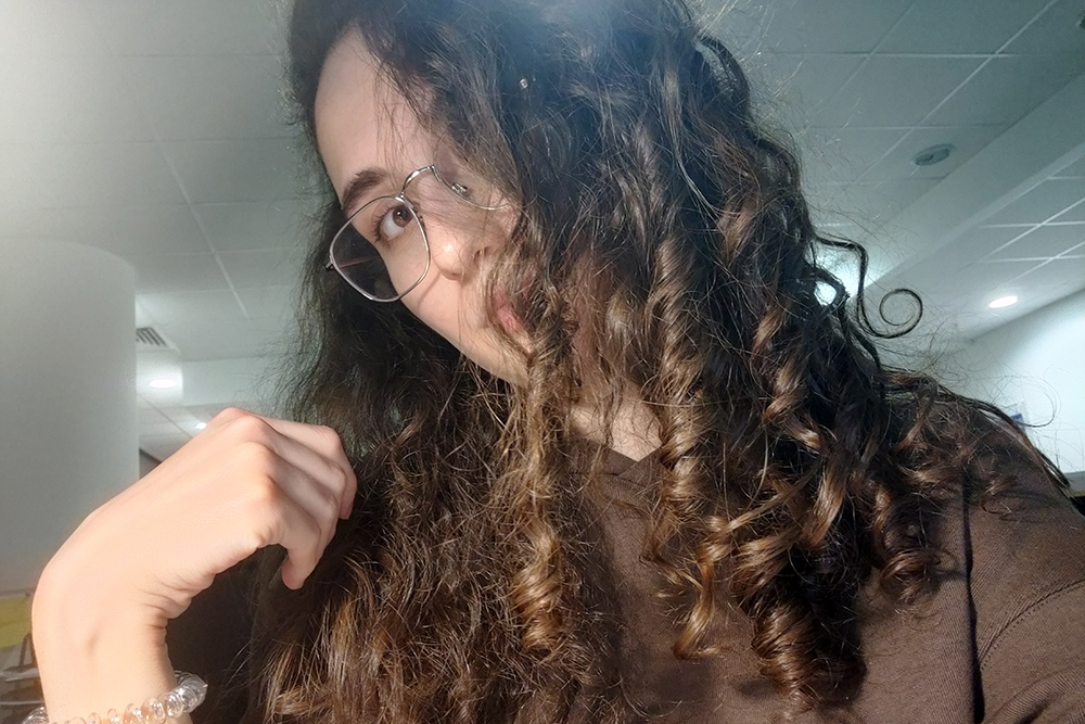 Прическа на кудрявые волосы средней длины (63 фото)