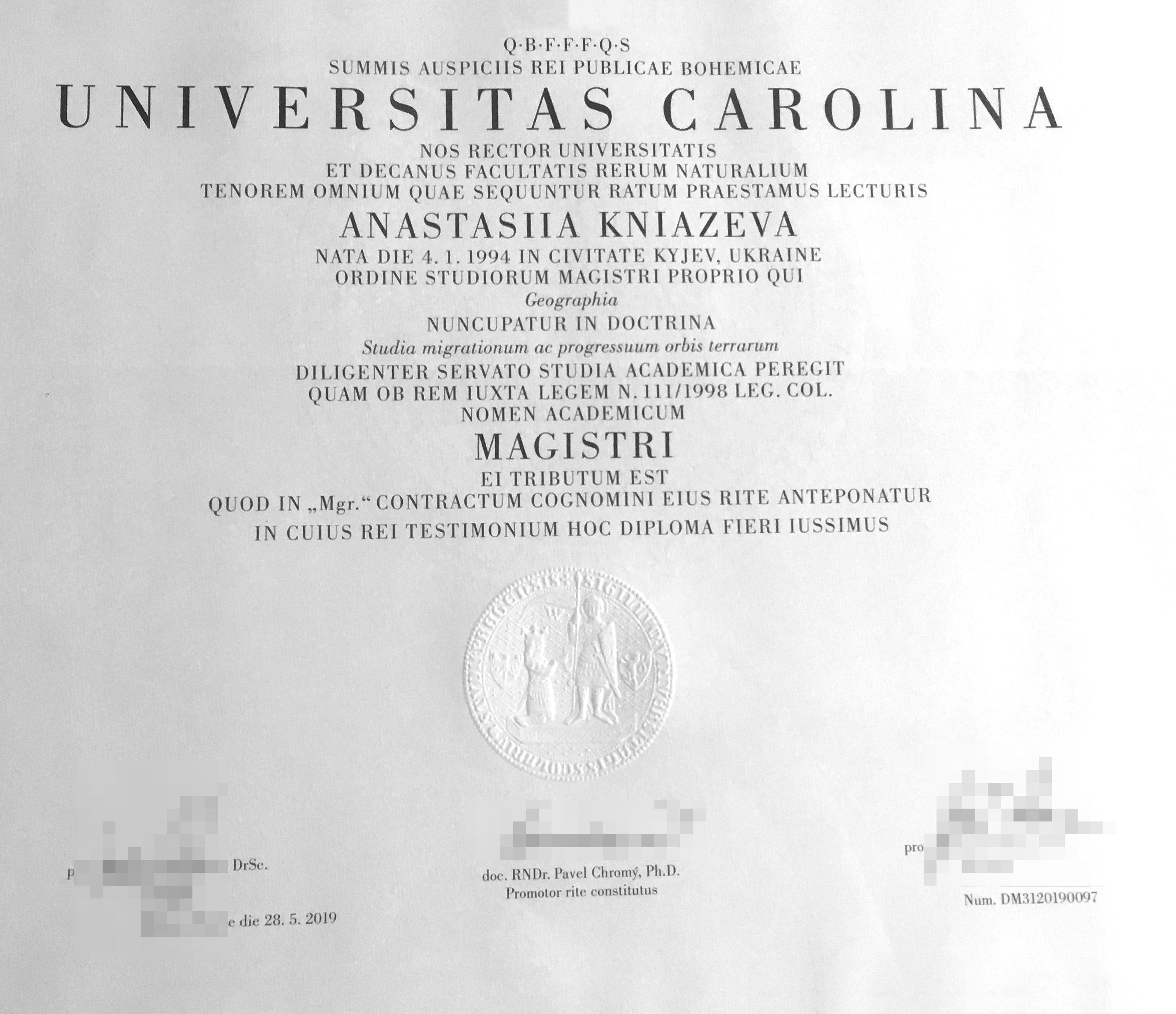 Мой диплом Карлова университета, в таком виде я показывала его в Министерстве внутренних дел Чехии