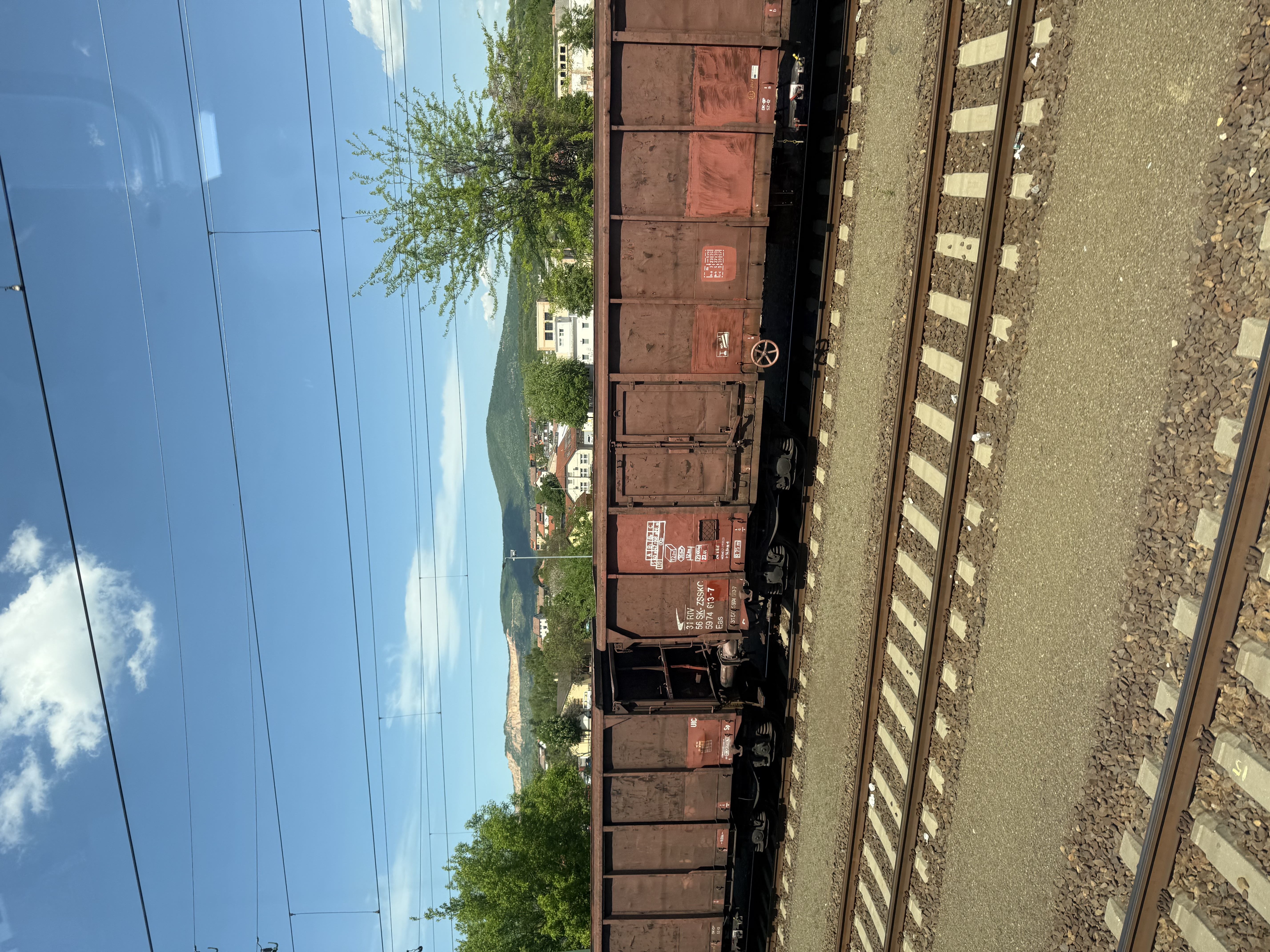 Близ городка Вац