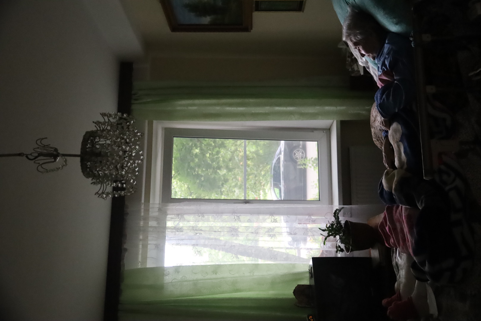 У Валентины Фирсовны, пациентки хосписа, каждый новый день есть любимые музыкальные и кулинарные передачи, и есть тишина — когда можно почитать и подумать. А главное, благодаря помощи «Хосписа на дому» есть всё, чтобы оставаться дома в конце жизни и чтобы дом оставался местом любви.