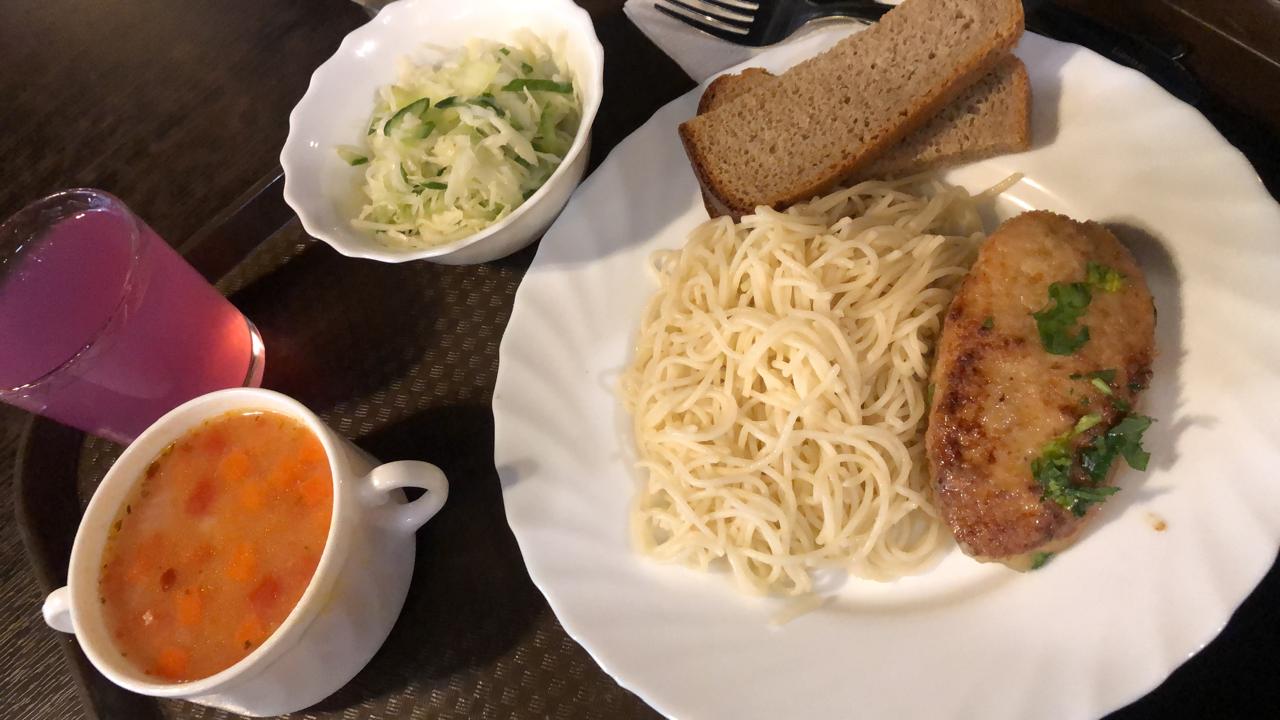 Обед в столовой