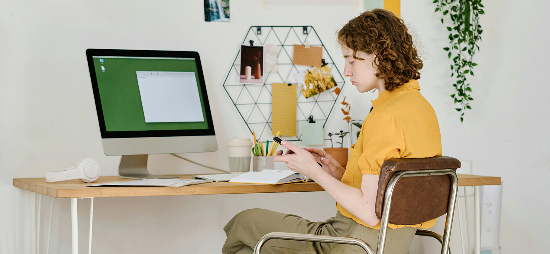 Подростки стали чаще искать работу: за два года число их резюме увеличилось на треть