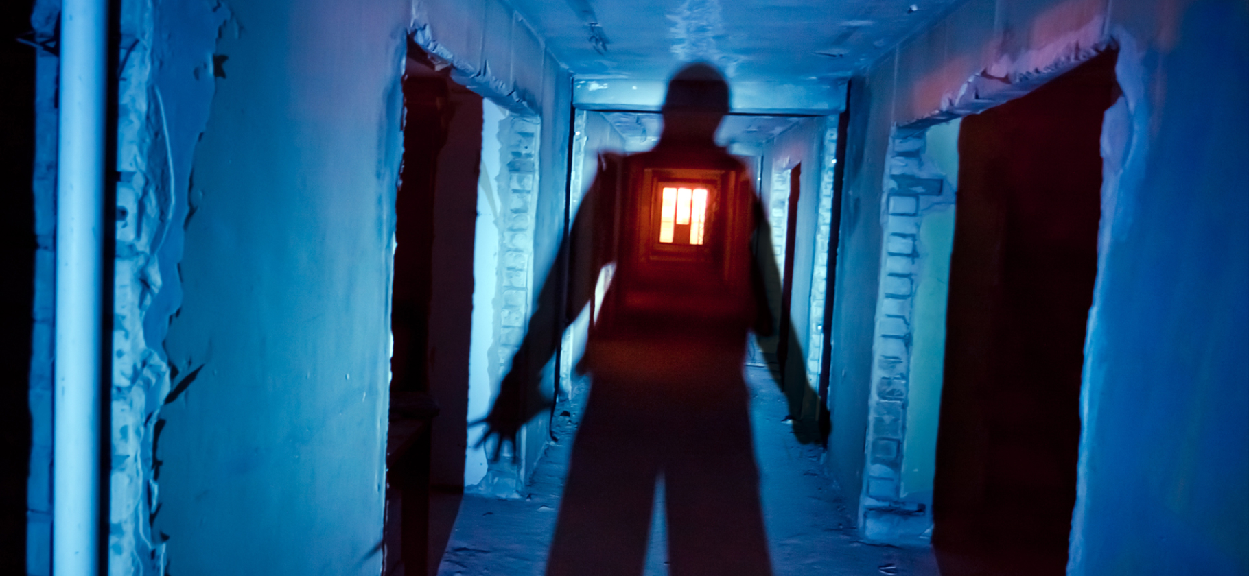 «Пристегивали наручниками к желез­ной бата­рее»: 5 историй об опасных ситуа­циях на квестах