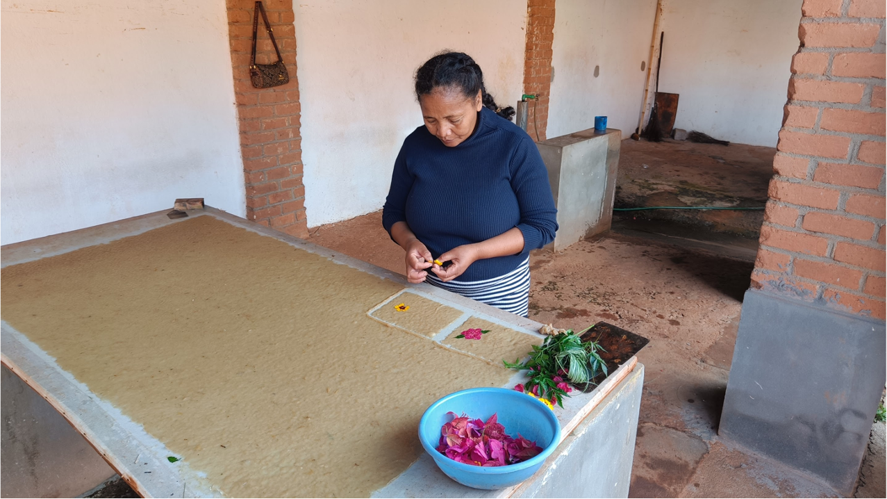 Украшение и просушка бумаги