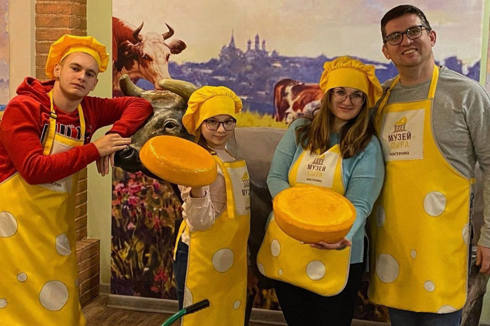 На экскурсии в Музее сыра рассказывают, как готовят сыр, а на дегустации учат правильно его есть и хранить. Источник: сообщество Музея сыра во «Вконтакте»