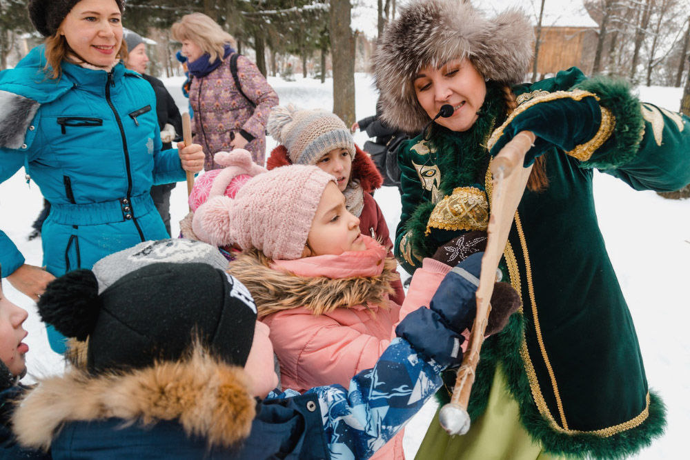 Кроме встречи с татарским Дедом Морозом дети участвуют в интерактивной программе. Источник: сообщество парка «Лес чудес» во «Вконтакте»