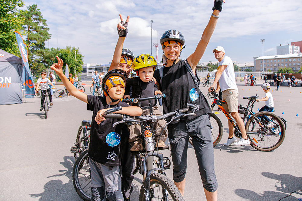 30 июля мы провели «Семейный велопарад», в нем участвовали более 200 семей