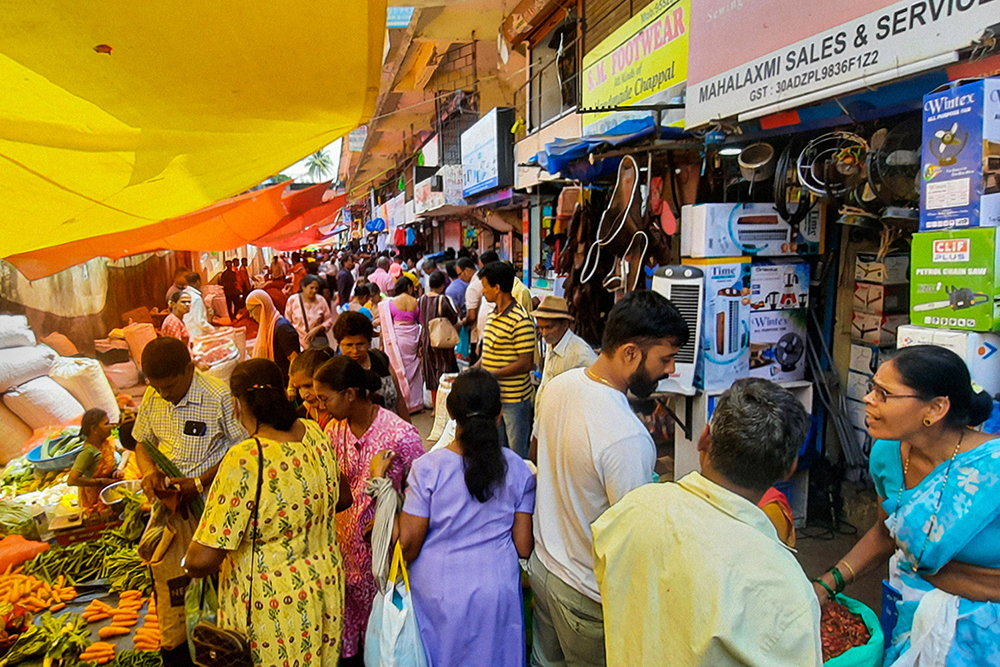По пятницам на рынок в Мапусе съезжаются продавцы и покупатели из окрестностей — народа очень много