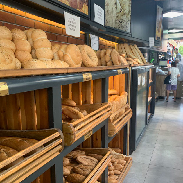 Наша любимая пекарня, всегда попадаем здесь на горячий хлеб