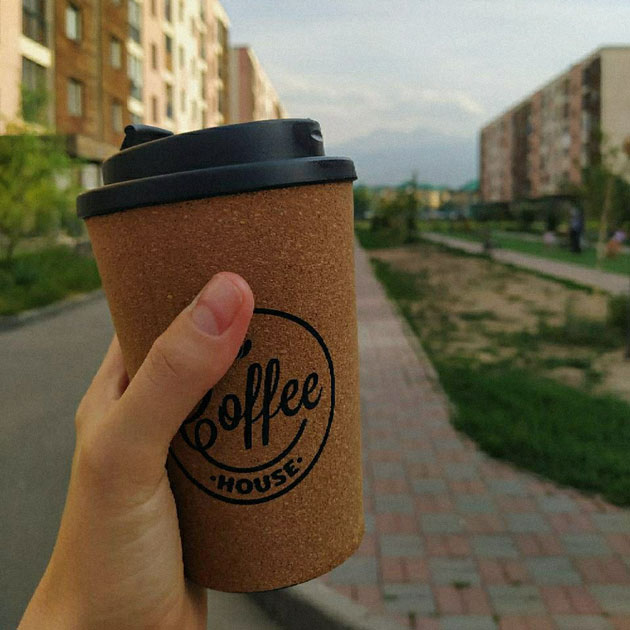 Кофе на фоне гор