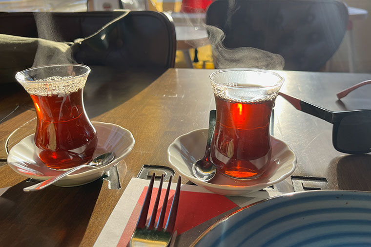 Пробуем традиционный турецкий завтрак