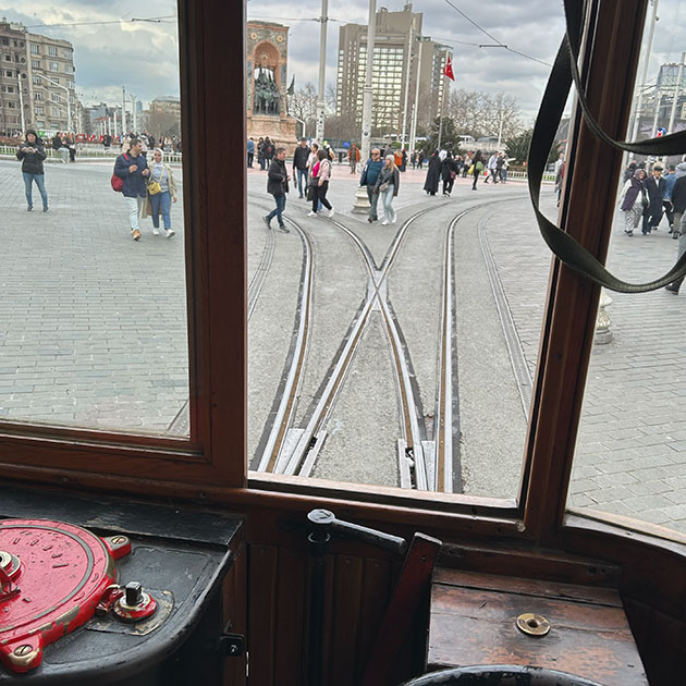 Стамбульский красный трамвай