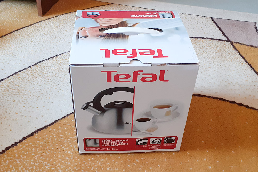 Вот он, наш новый чайничек — «Тефаль», 2,5 литра, с инструкцией на куче разных языков