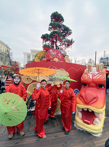 Декорации к китайскому Новому году в Москве