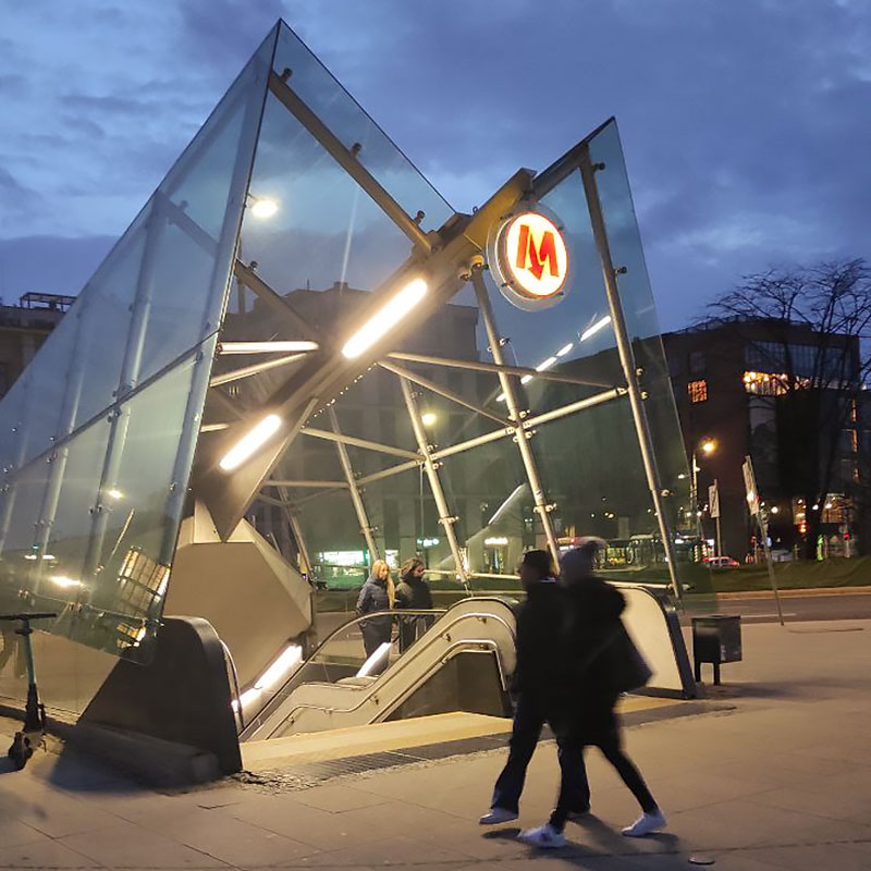 В метро эскалаторы выходят прямо на улицу. Что мешает сделать то же самое градостроителям Москвы — вопрос