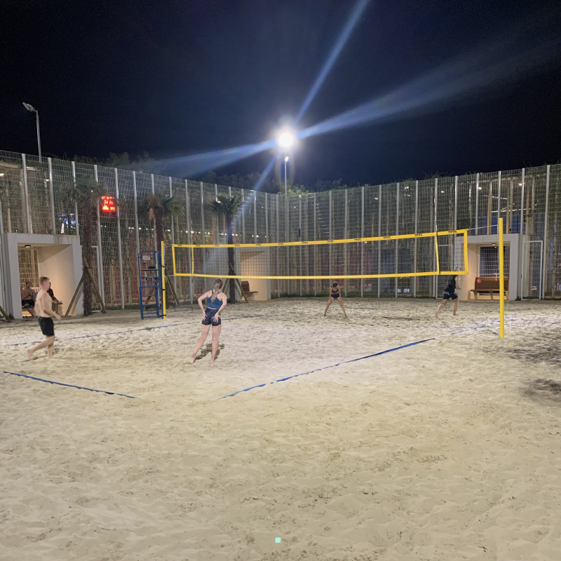 Площадка для пляжного волейбола в парке «Краснодар». Час аренды стоит 900 ₽