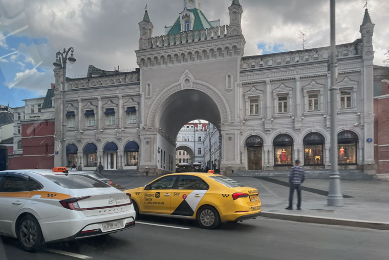 Центр Москвы из окна такси