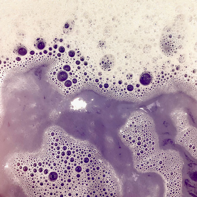 Сегодня у меня фиолетовая ванна с пеной