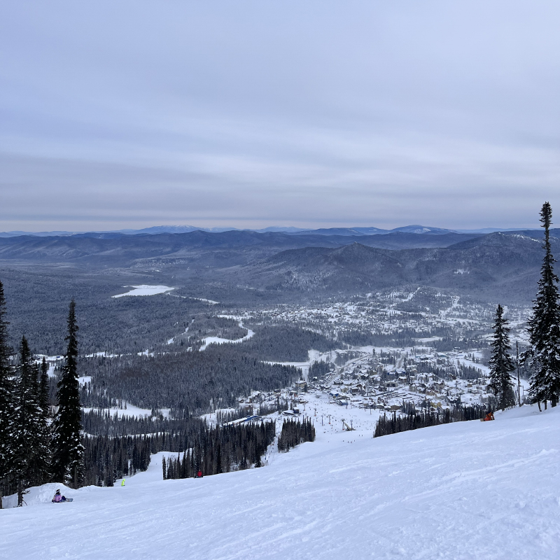 В этот Новый год ездили с друзьями в Сибирь кататься на сноубордах и лыжах