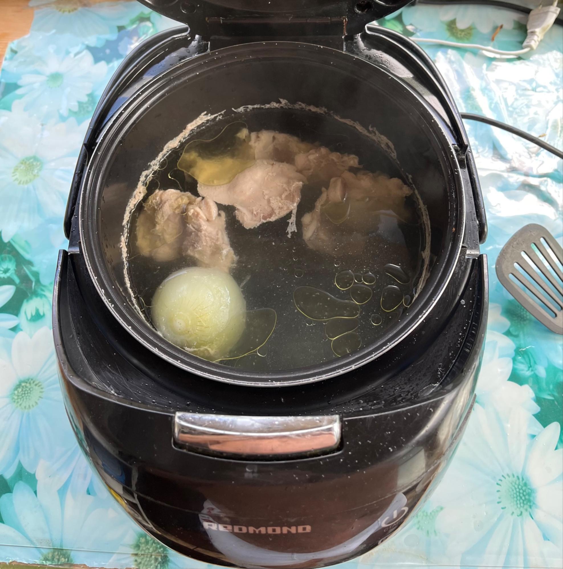 Готовлю куриный бульон