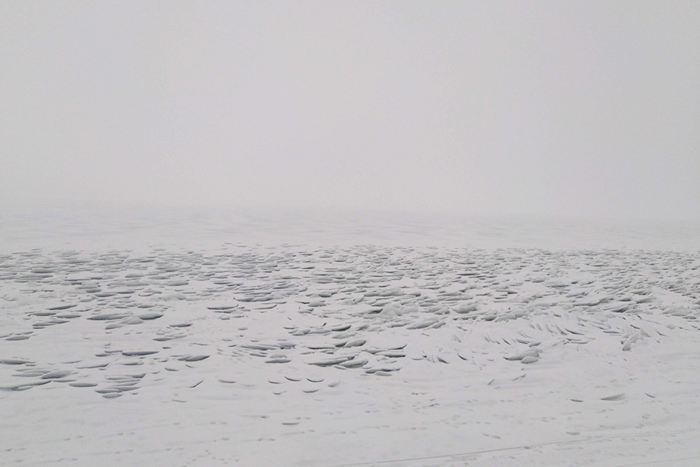 Так Волга выглядит зимой. В этом году она очень интересно замерзла — чешуей