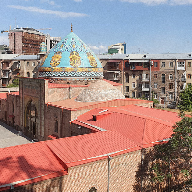 Из этой же первой квартиры был отличный вид на Голубую мечеть, обратите внимание на купол