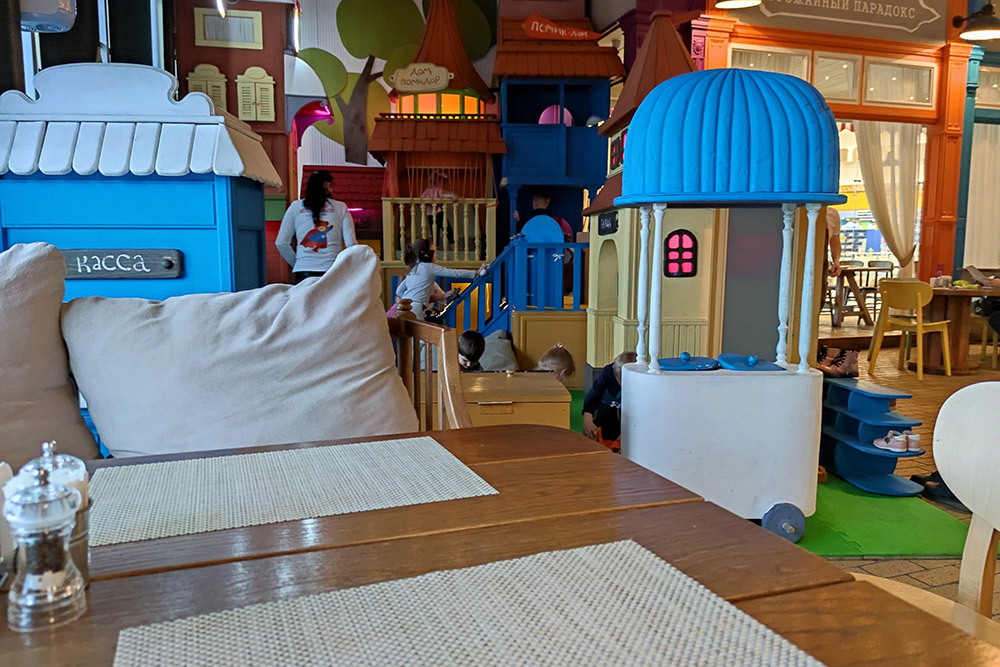 Выбрали ресторан сети «Гинза», потому что там всегда есть детская комната»