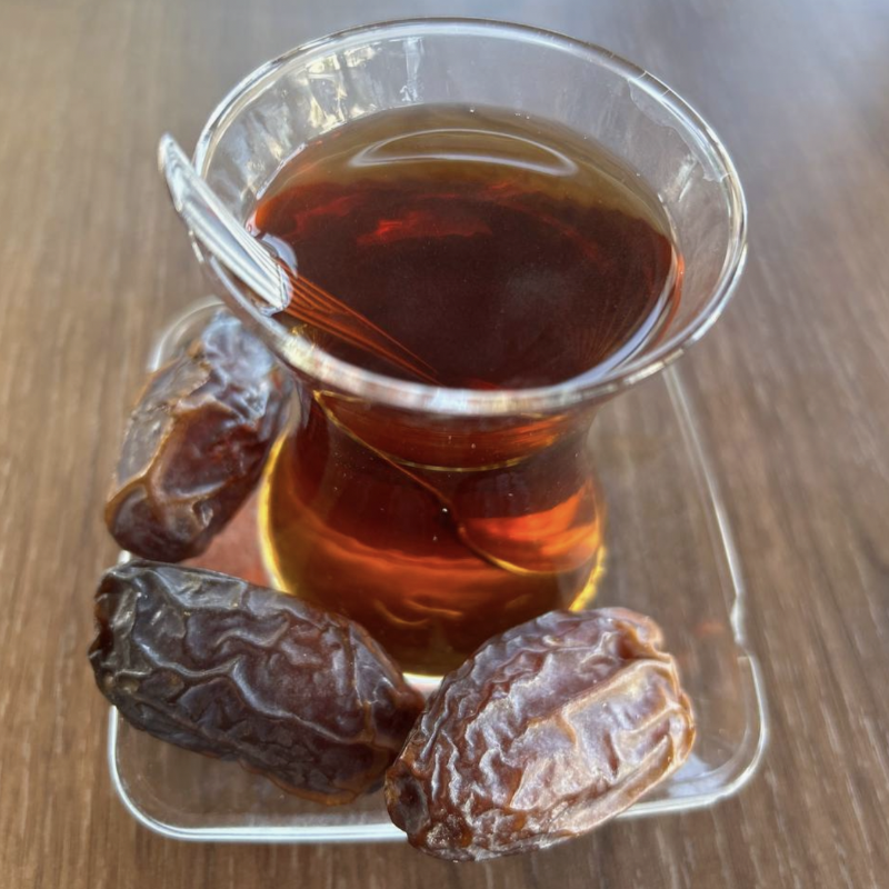 «Шоколадные» финики с турецким чаем