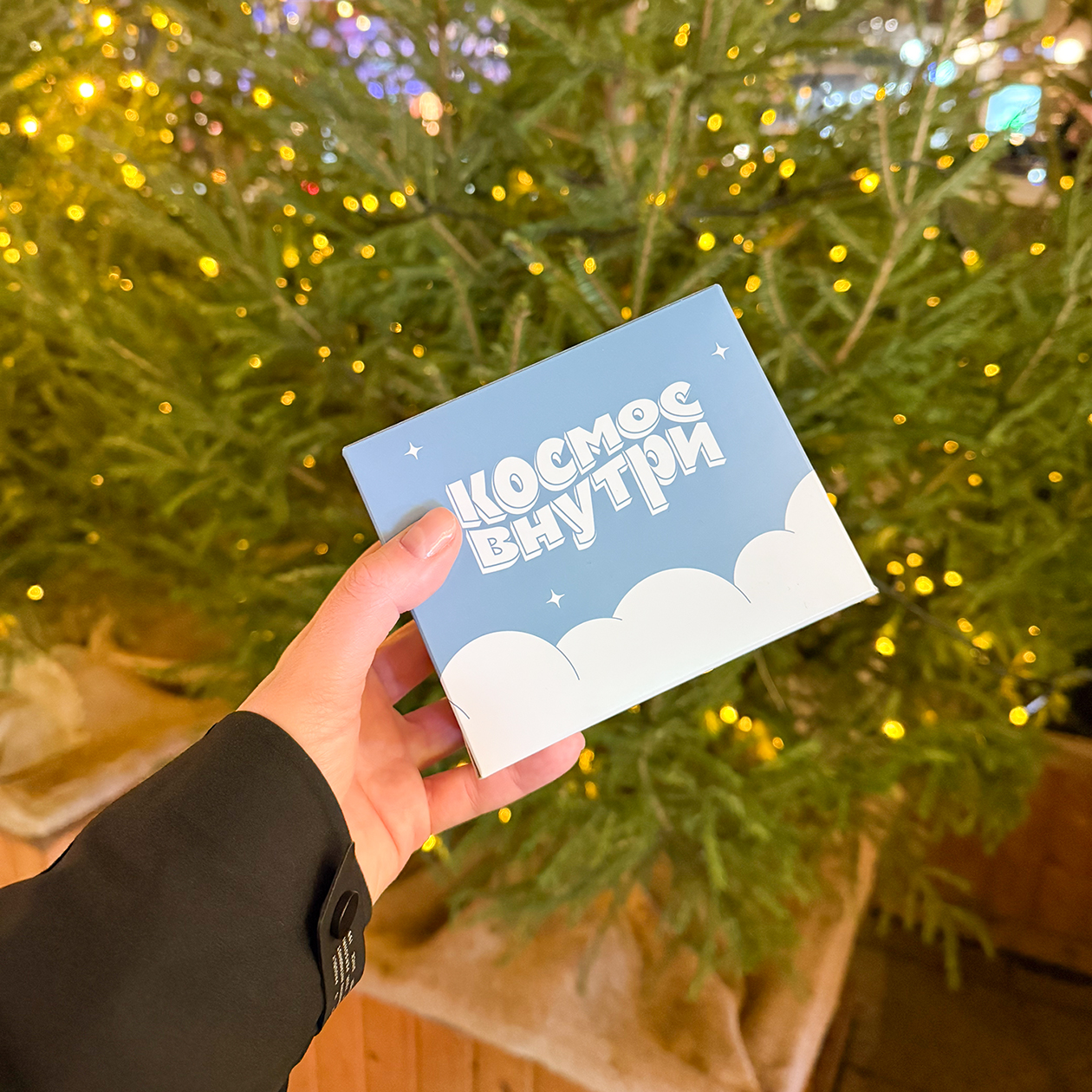 Покупаю макаруны нам с К.