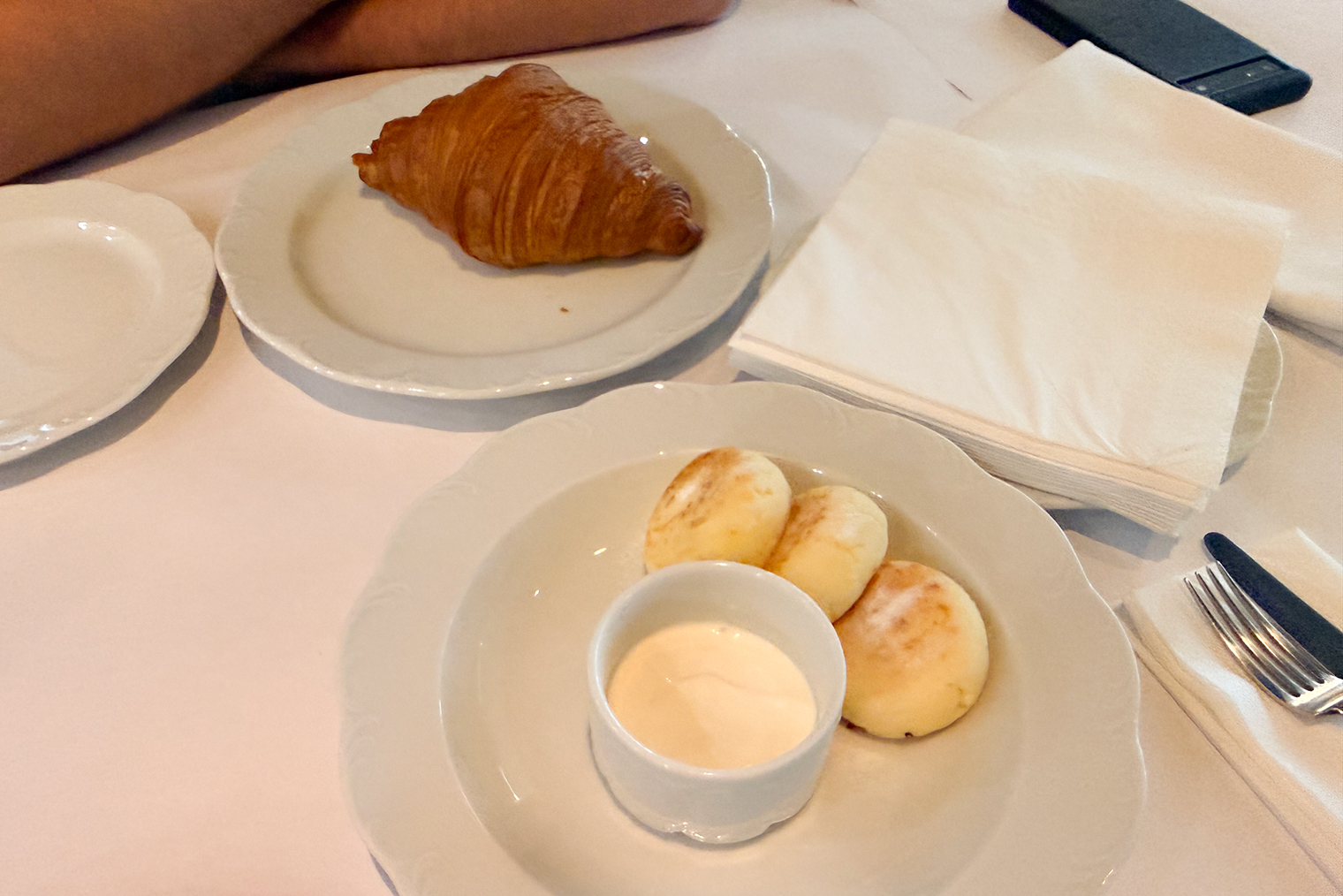 Также заказали сырники и круассан