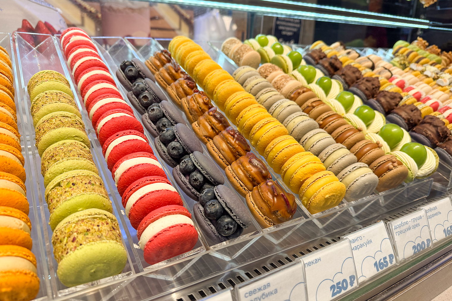 Раньше я изредка брала макаруны в Macaronika, но в сравнении с этими те даже рядом не стоят