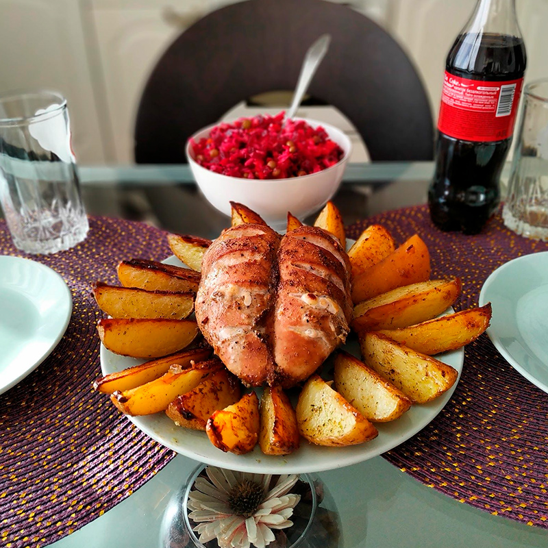 Воскресный обед: курица с картошкой и винегрет