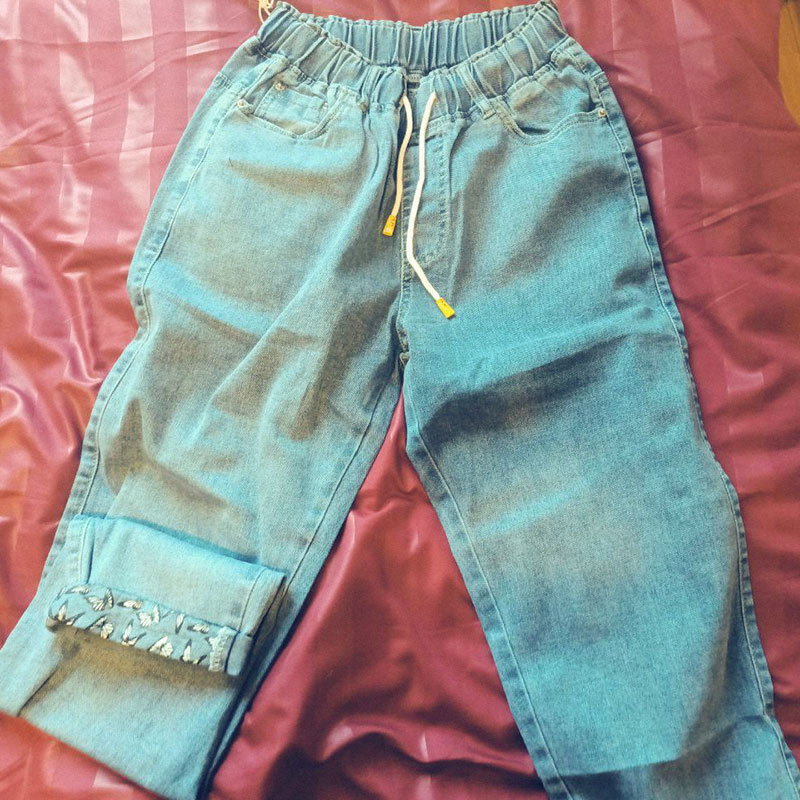 На фото новое постельное белье и купленные джинсы