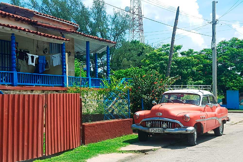Машинки в кубинском Варадеро будто сошли с открыток