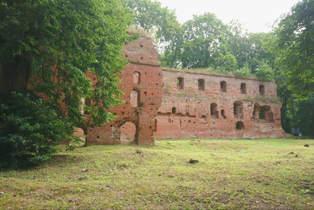 Развалины замка Бальга в Калининградской области