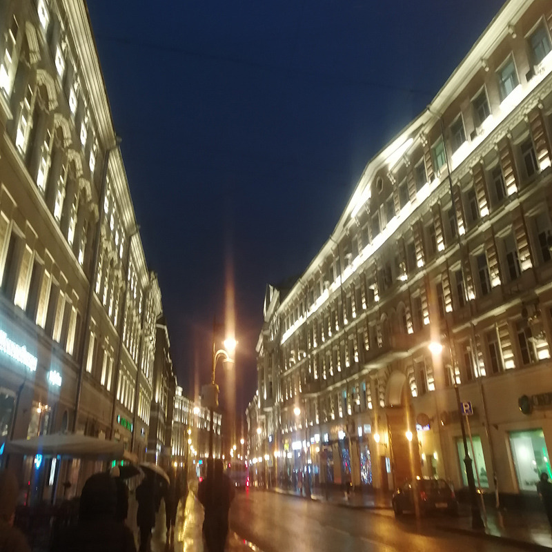 Вечерняя Москва. Фото получилось смазанным, но мне оно нравится