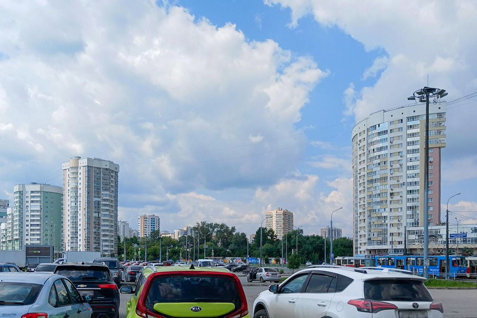 Южная часть города. Отсюда можно доехать до выставочного центра