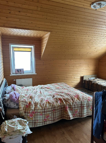Это спальня брата и его жены до и после ремонта. На фото после нет ковра, но вообще он есть