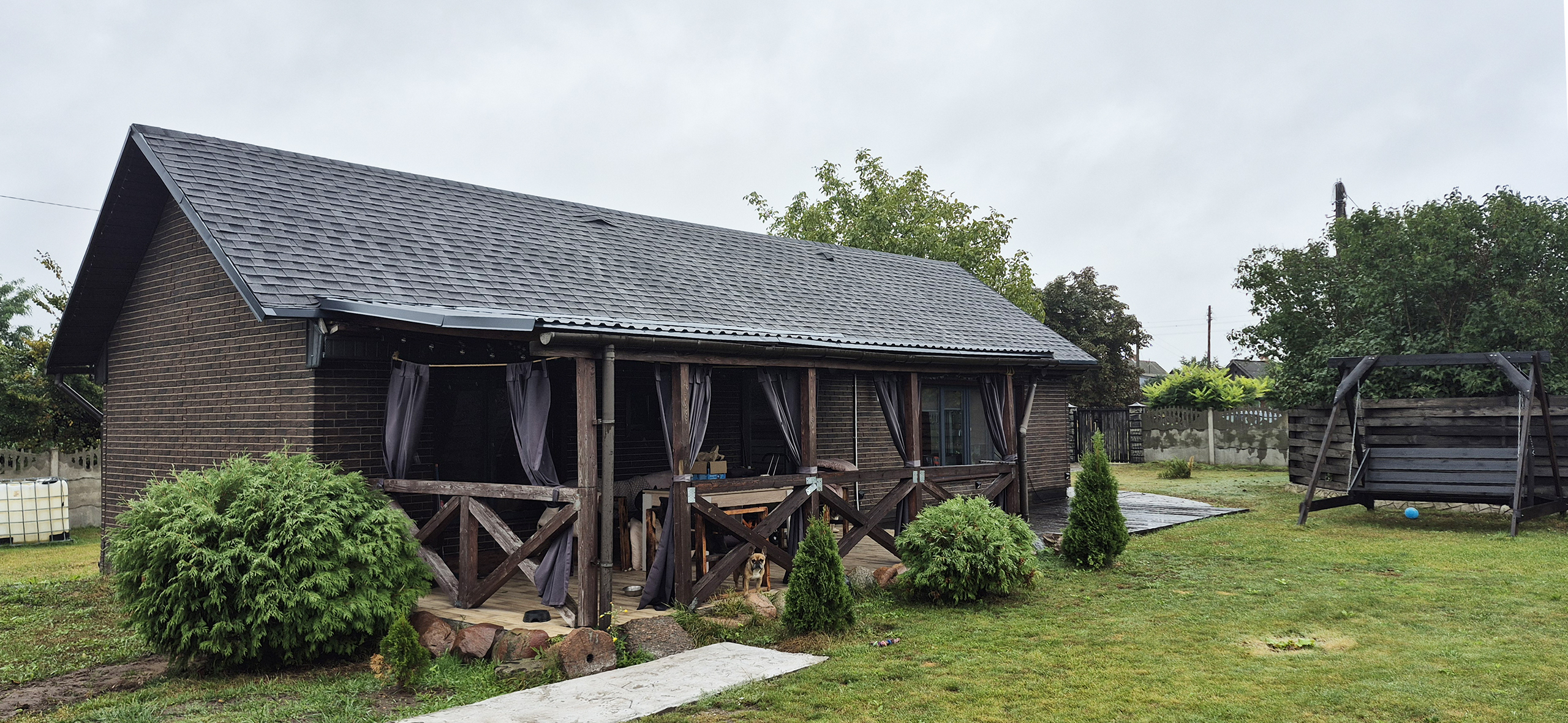 Я бодибилдер и бла­годаря хорошей физподготовке сумел в одиночку восста­новить деревянный дом