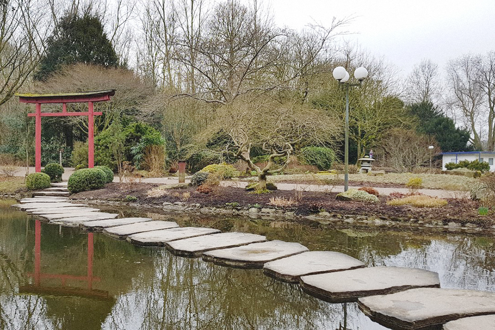 Японский садик в центральном парке Дортмунда, вход стоит 3,5 € (260 рублей)