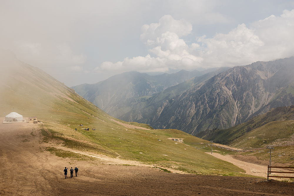 Когда мы поднялись на Талгарский перевал, то гуляли в облаках